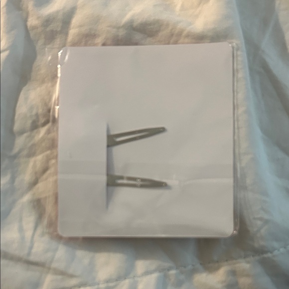 Red Hair Clips - Picture 2 of 3